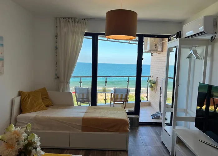 8 Steps To The Apartment *