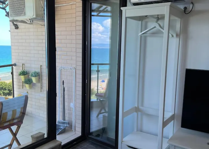 Apartment 8 Steps To The Pomorie