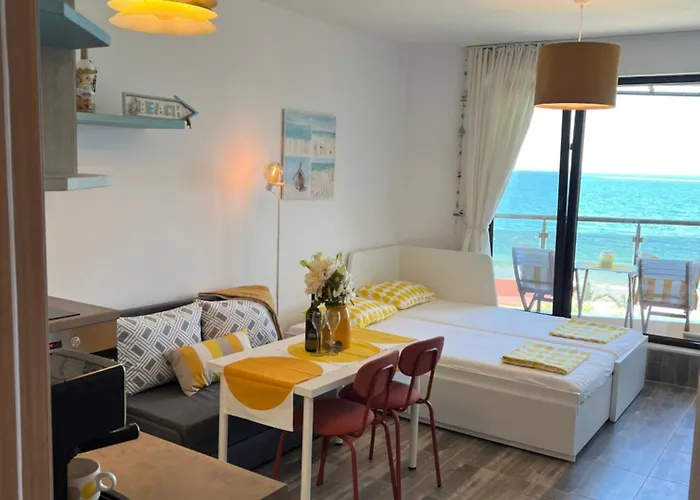 8 Steps To The Apartment *